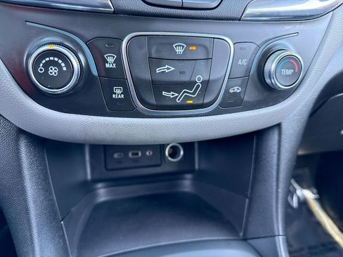 Used 2022 Chevrolet Equinox LS w/ LS Convenience Package FWD image 19