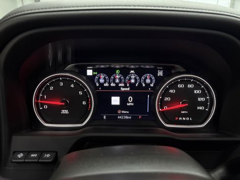 Used 2022 Chevrolet Silverado 1500 High Country w/ Technology Package image 18