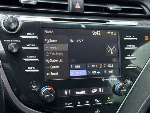 Used 2018 Toyota Camry XSE image 23