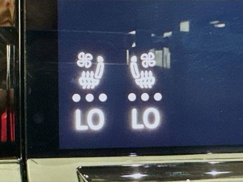 Used 2024 Volkswagen Atlas SE image 23