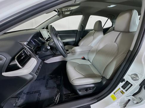 Used 2023 Toyota Camry SE FWD image 12