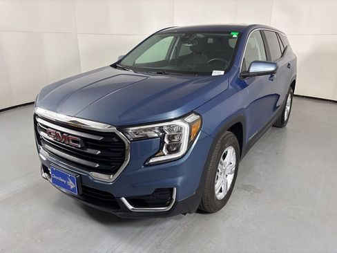 Used 2024 GMC Terrain SLE image 4