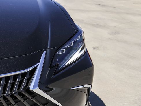 Certified 2025 Lexus ES 300h w/ Luxury Package FWD image 7