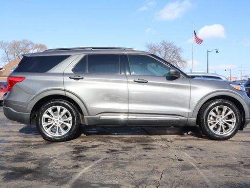 Used 2021 Ford Explorer XLT w/ Equipment Group 202A RWD image 6