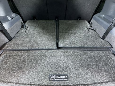 Used 2021 Volkswagen Tiguan SE w/ Panoramic Sunroof Package image 34