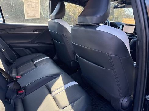 Used 2025 Toyota Camry SE image 22