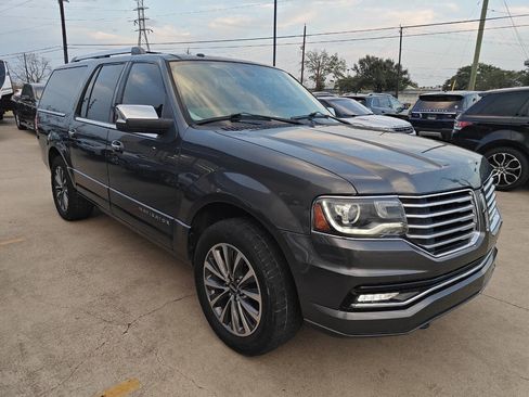 Used 2015 Lincoln Navigator L 2WD image 3