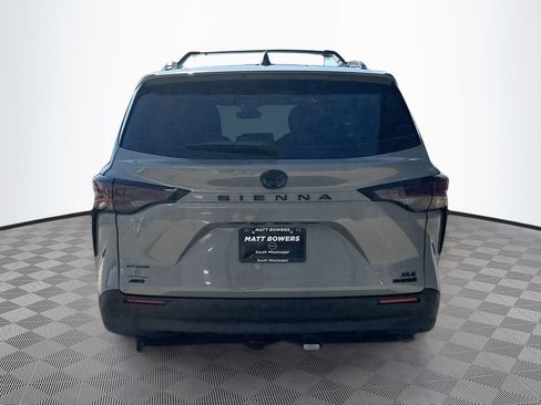 Used 2024 Toyota Sienna XLE Woodland Edition image 6