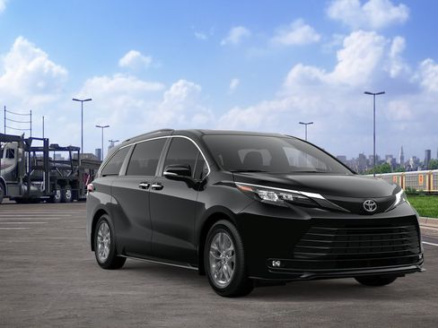 New 2026 Toyota Sienna XLE AWD/4WD image 15