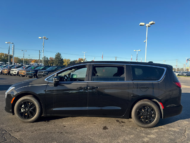 New 2027 Chrysler Pacifica Select w/ Family Tech Group FWD image 4