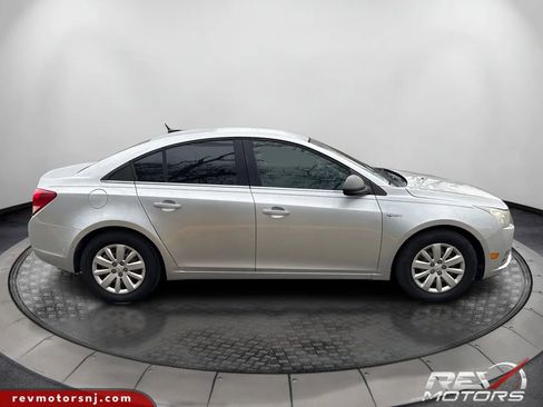 Used 2011 Chevrolet Cruze LS image 6