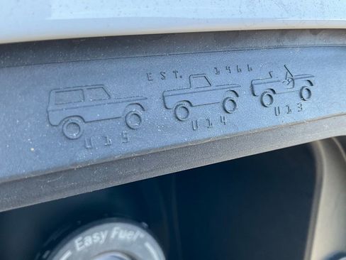 New 2025 Ford Bronco 4-Door image 13