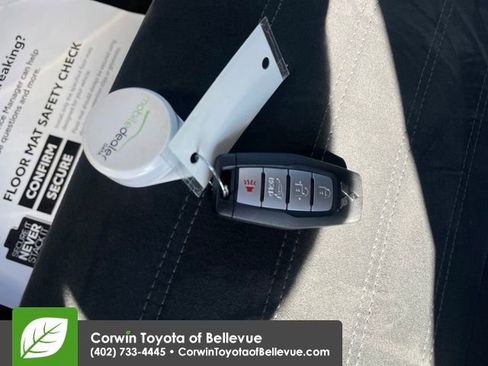 Used 2025 Mitsubishi Outlander SE image 28