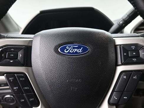 Used 2017 Ford F250 Lariat w/ Lariat Value Package AWD/4WD image 14