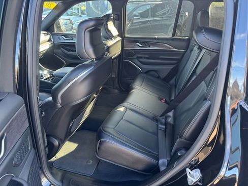 Used 2023 Jeep Grand Cherokee Overland w/ Luxury Tech Group IV AWD/4WD image 41