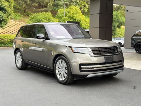Used 2023 Land Rover Range Rover SE image 8