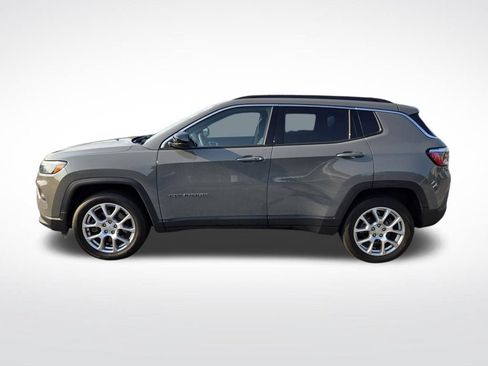 Used 2023 Jeep Compass Latitude AWD/4WD image 6