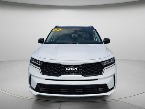 Used 2022 Kia Sorento EX w/ Panoramic Sunroof Package FWD image 4