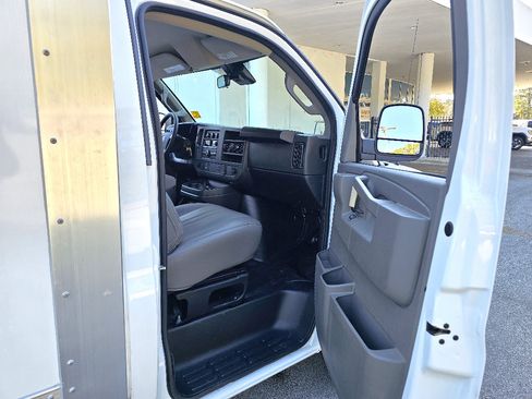 New 2025 GMC Savana 3500 w/ Power Convenience Package RWD image 19