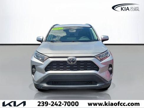 Used 2021 Toyota RAV4 XLE w/ Convenience Package FWD image 2