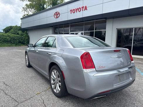 Used 2017 Chrysler 300 C AWD/4WD image 4