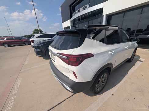 Certified 2023 Kia Seltos S w/ Navigation Package FWD image 6