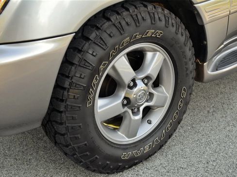 Used 2007 Toyota Land Cruiser AWD/4WD image 27
