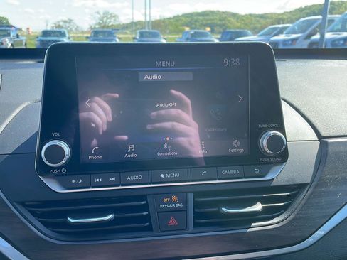 Used 2023 Nissan Altima 2.5 SV FWD image 23
