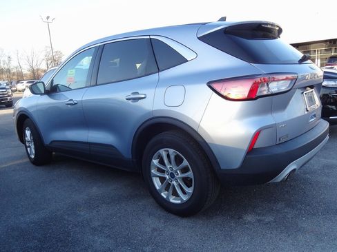 Used 2022 Ford Escape SE image 4