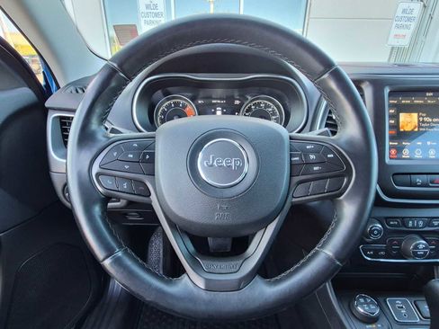 Used 2019 Jeep Cherokee Trailhawk AWD/4WD image 25