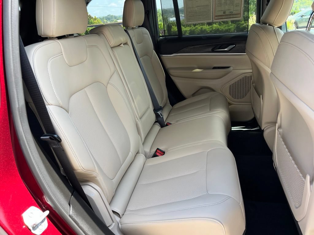 Used 2025 Jeep Grand Cherokee Limited w/ Luxury Tech Group II AWD/4WD image 26