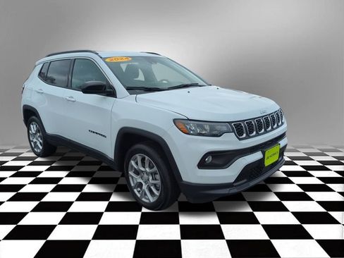 Used 2024 Jeep Compass Latitude image 5