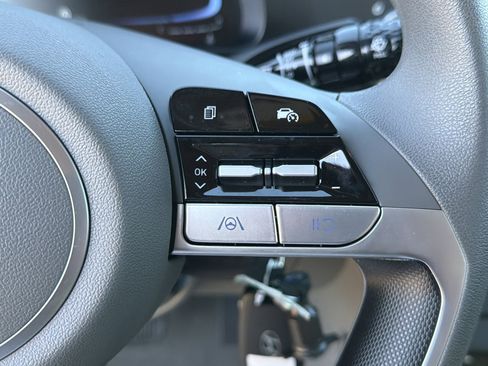 Used 2025 Hyundai Elantra SE image 18