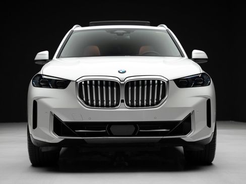Used 2024 BMW X5 sDrive40i w/ Premium Package RWD image 8