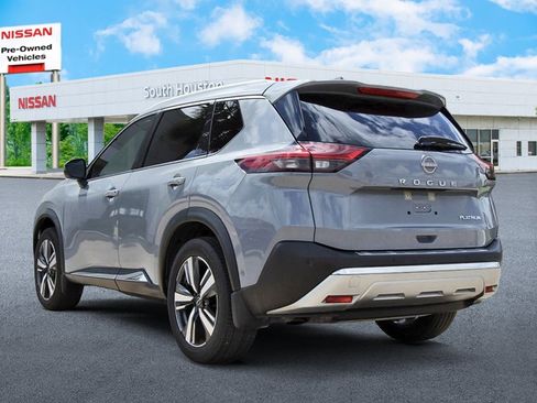 Certified 2022 Nissan Rogue Platinum w/ Head-Up Display Package FWD image 3