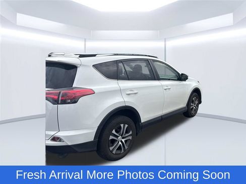 Used 2016 Toyota RAV4 LE FWD image 5