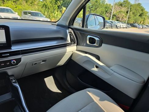 Certified 2025 Kia Sorento S FWD image 9
