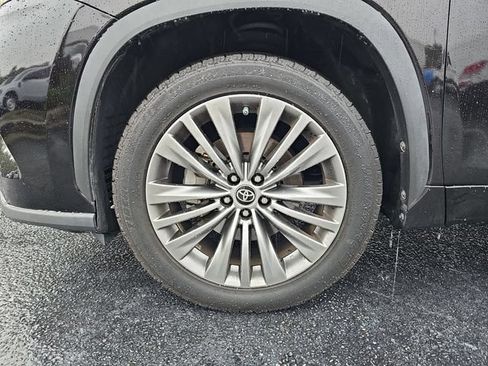 Used 2021 Toyota Highlander Platinum FWD image 38