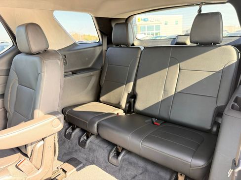 Used 2021 Chevrolet Traverse LT image 21