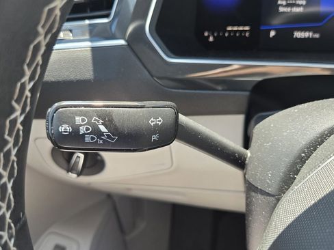 Used 2022 Volkswagen Tiguan SE FWD image 21