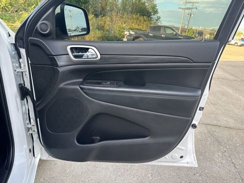 Used 2021 Jeep Grand Cherokee Laredo X image 25