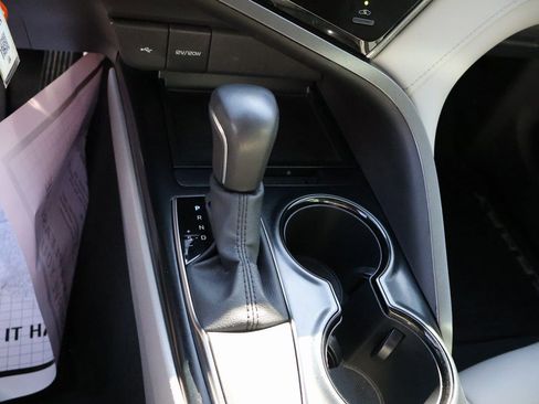 Used 2020 Toyota Camry SE image 25