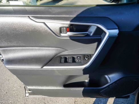 Used 2019 Toyota RAV4 XLE image 21