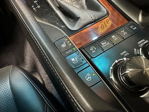 Used 2016 Lexus LX 570 4WD w/ Luxury Package image 39