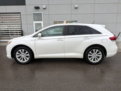 Used 2015 Toyota Venza LE FWD image 3