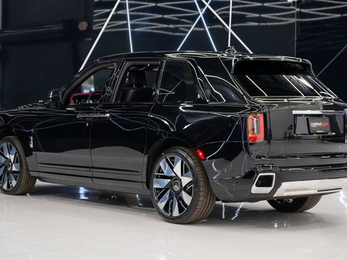 Used 2025 Rolls-Royce Cullinan image 11