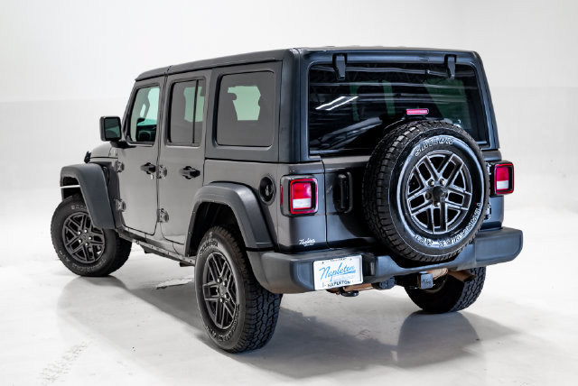 Used 2024 Jeep Wrangler Unlimited Sport AWD/4WD image 33