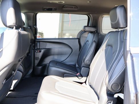New 2026 Chrysler Pacifica Select image 17