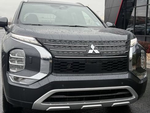 Used 2025 Mitsubishi Outlander SEL image 31