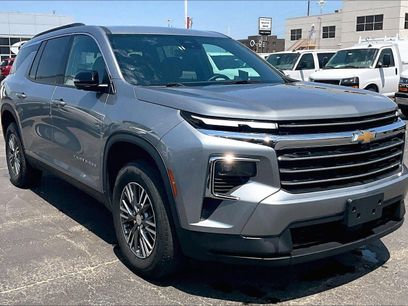Used 2024 Chevrolet Traverse LT